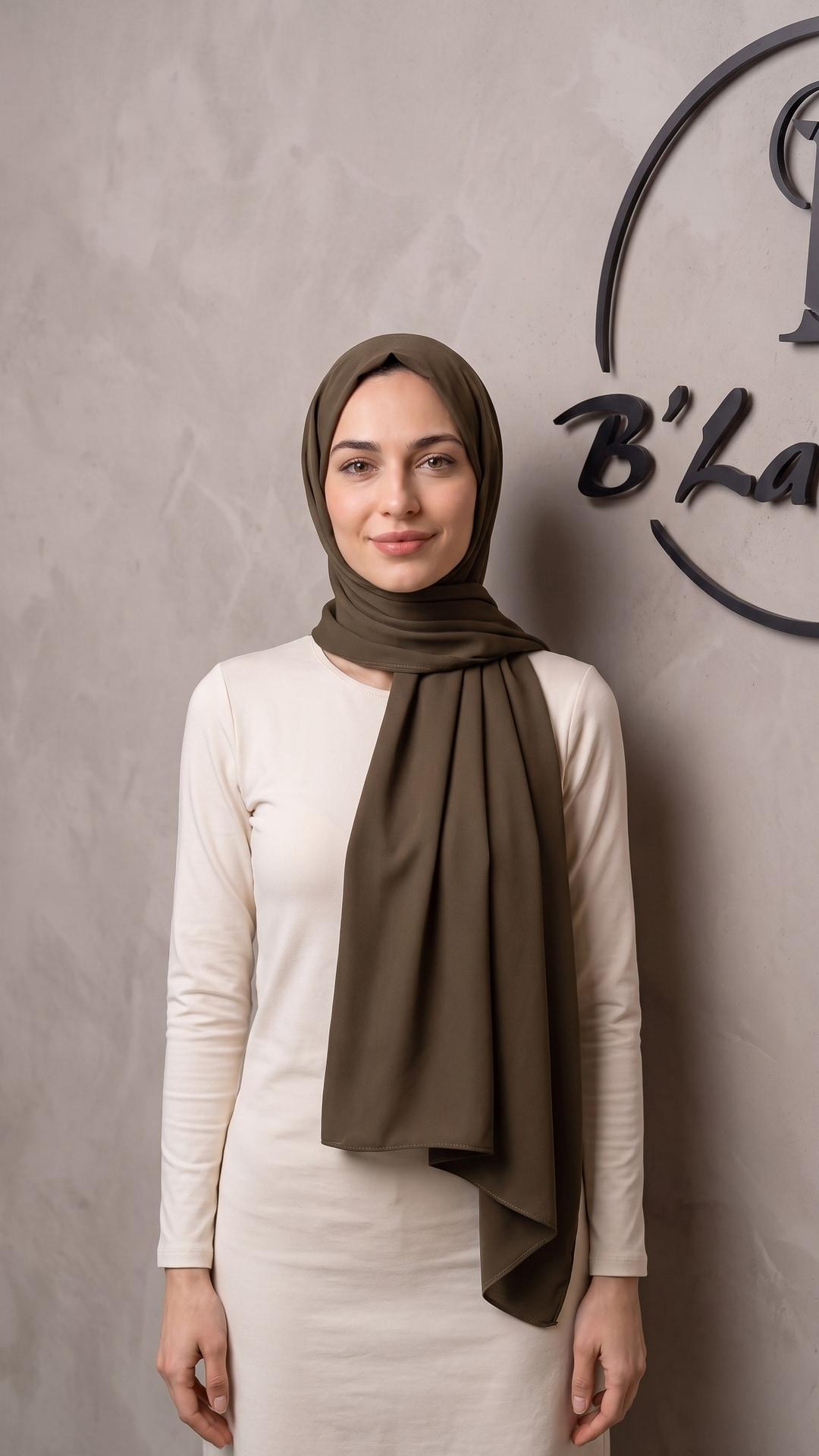 Kına Yeşili Medine İpeği Şal – Yumuşak Dokulu, Dökümlü, Günlük ve Özel Gün Kullanımına Uygun